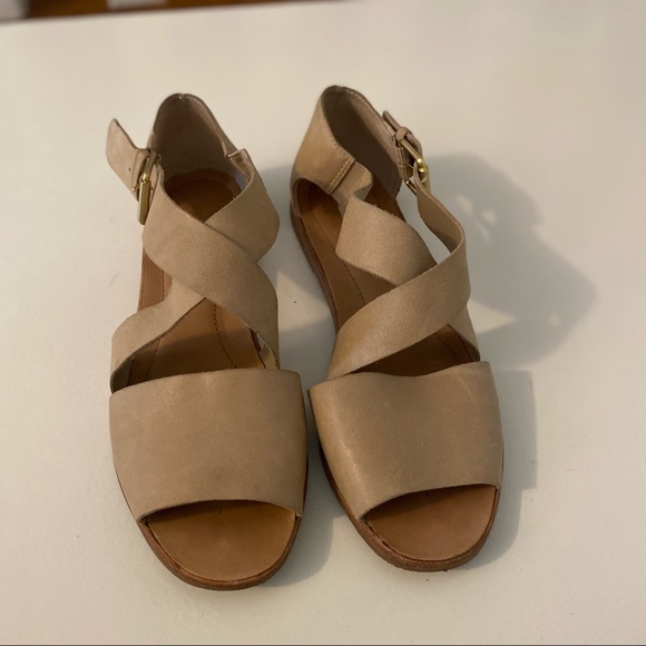 FRANCO SARTO tan leather flat sandals with ankle buckle. Size 7.5 - Picture 2 of 5